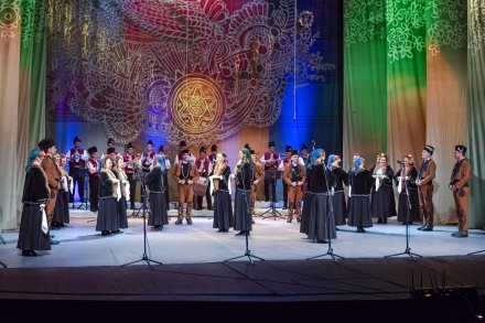 Театърът е пълен заради осмите Национални празници на професионалното фолклорно изкуство Пазарджик 2022